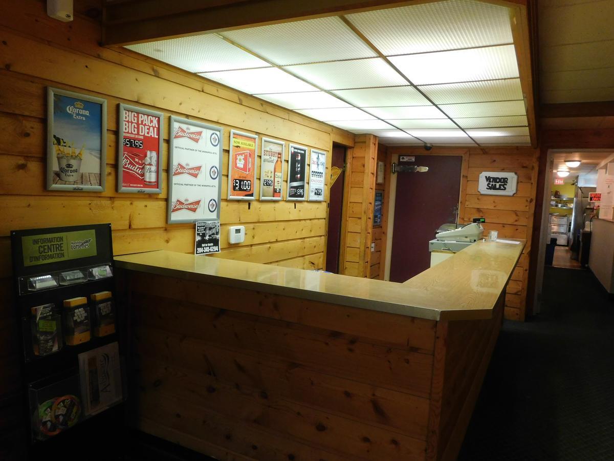 Casey'S Inn Lac du Bonnet Bagian luar foto