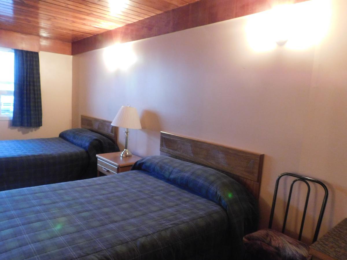 Casey'S Inn Lac du Bonnet Bagian luar foto