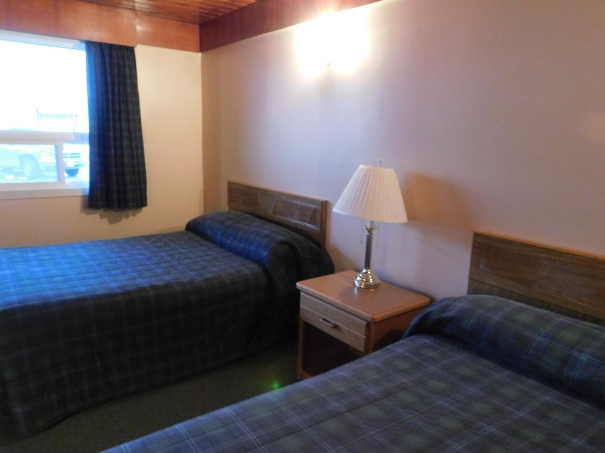 Casey'S Inn Lac du Bonnet Bagian luar foto