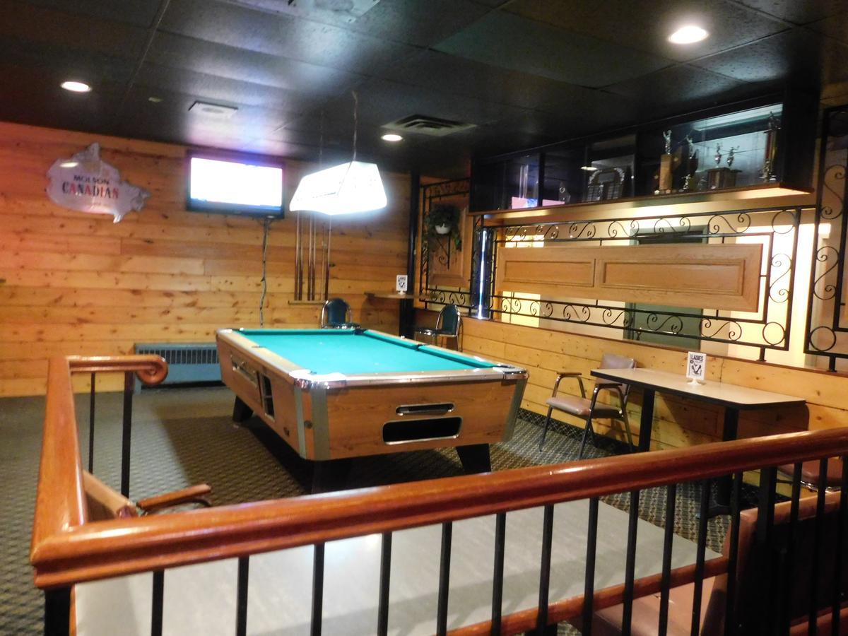 Casey'S Inn Lac du Bonnet Bagian luar foto