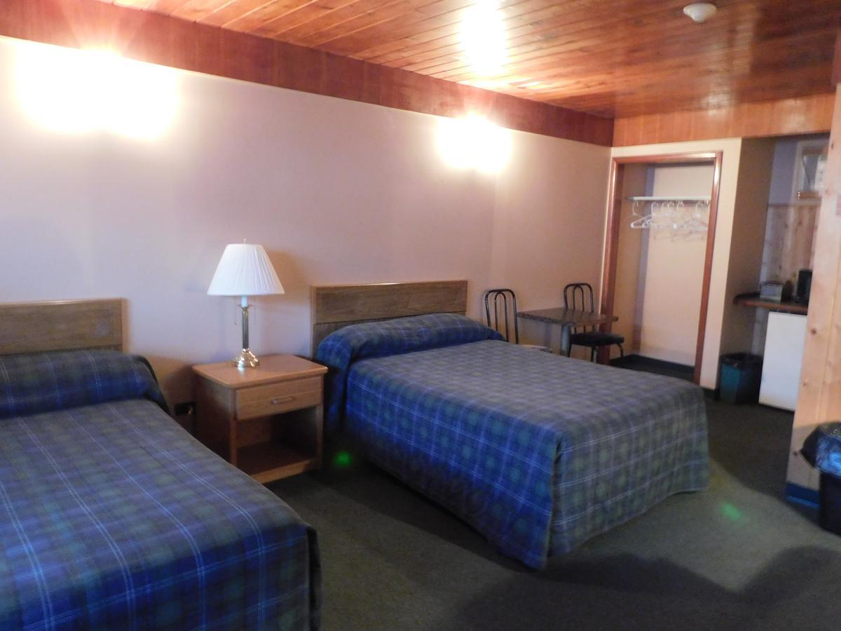 Casey'S Inn Lac du Bonnet Bagian luar foto