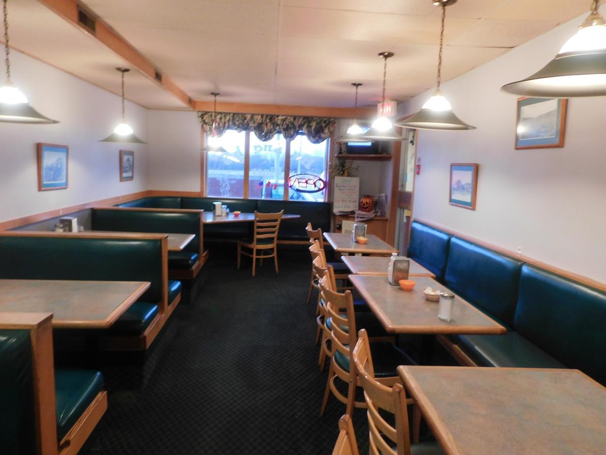Casey'S Inn Lac du Bonnet Bagian luar foto